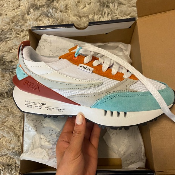Shopbop BNIB Trendy Fila Casual Sneakers - Picture 1 of 6